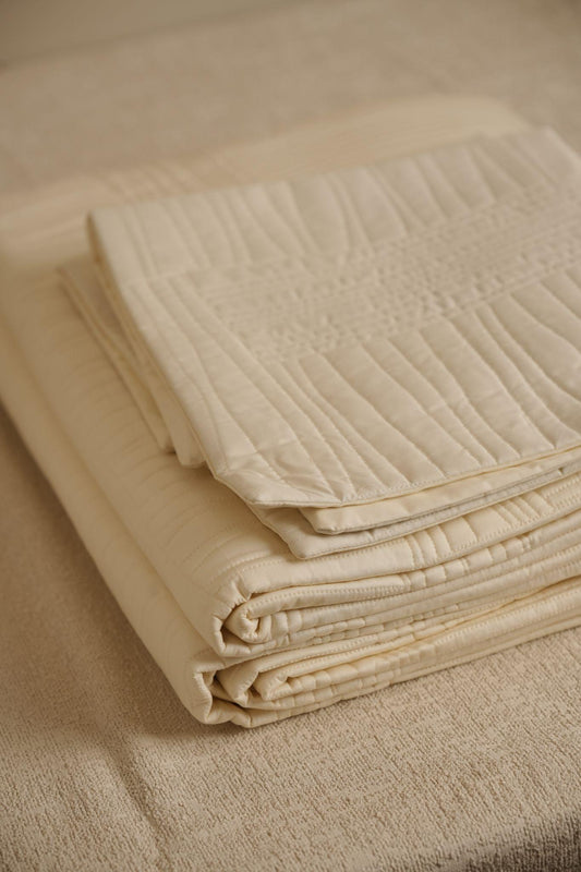 Bedcover/Quilt Ivory Cotton Satin+3 euro shams